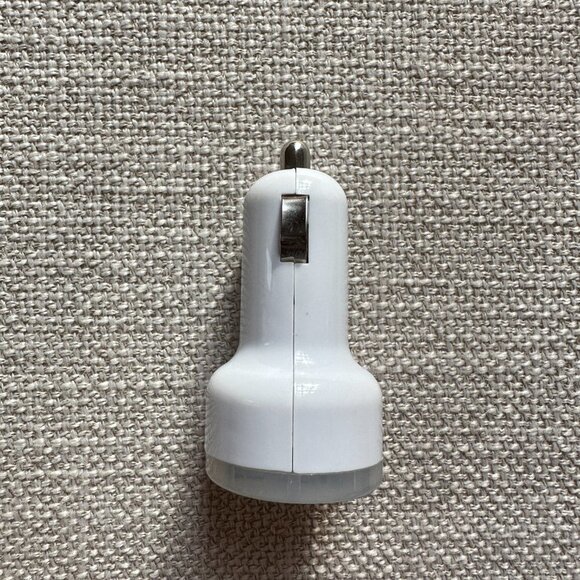 White Dual USB Universal Adapter Car Charger - Picture 10 of 11